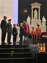 EN EL PANTEÓN NACIONAL DE VENEZUELA SE LLEVÓ A CABO UNA SOLEMNE CEREMONIA DE COLOCACIÓN DE UNA OFRENDA FLORAL CON MOTIVO DEL 80º ANIVERSARIO DE LA VICTORIA EN LA GRAN GUERRA PATRIA